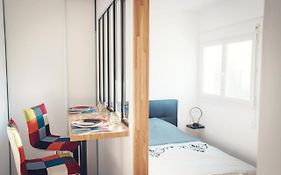 Studio cosy les pieds dans l'eau, climatisé, Parking privé, Vue montagne